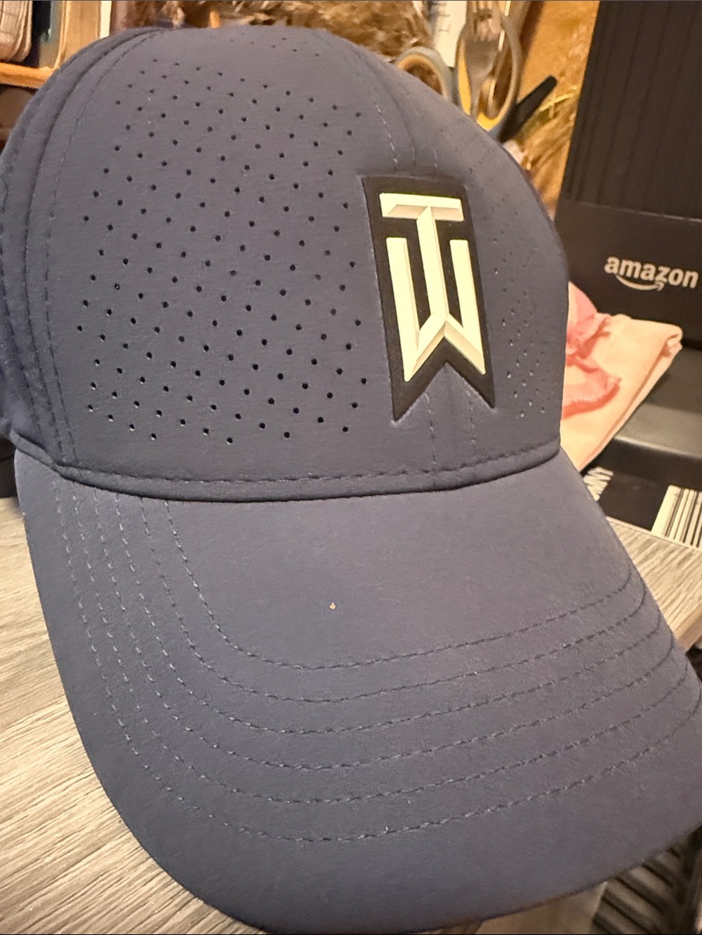 Nike Men's Perforated Navy Blue Performance Cap with Logo like new